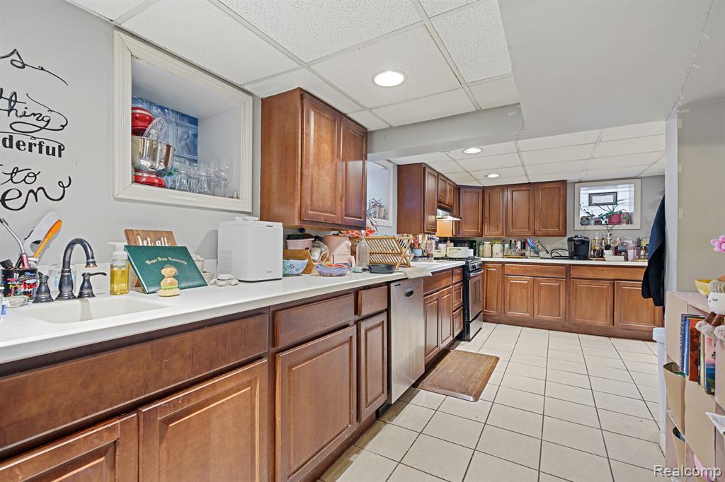 243 E Edsel Ford, Detroit, MI 48202 — Photo 34