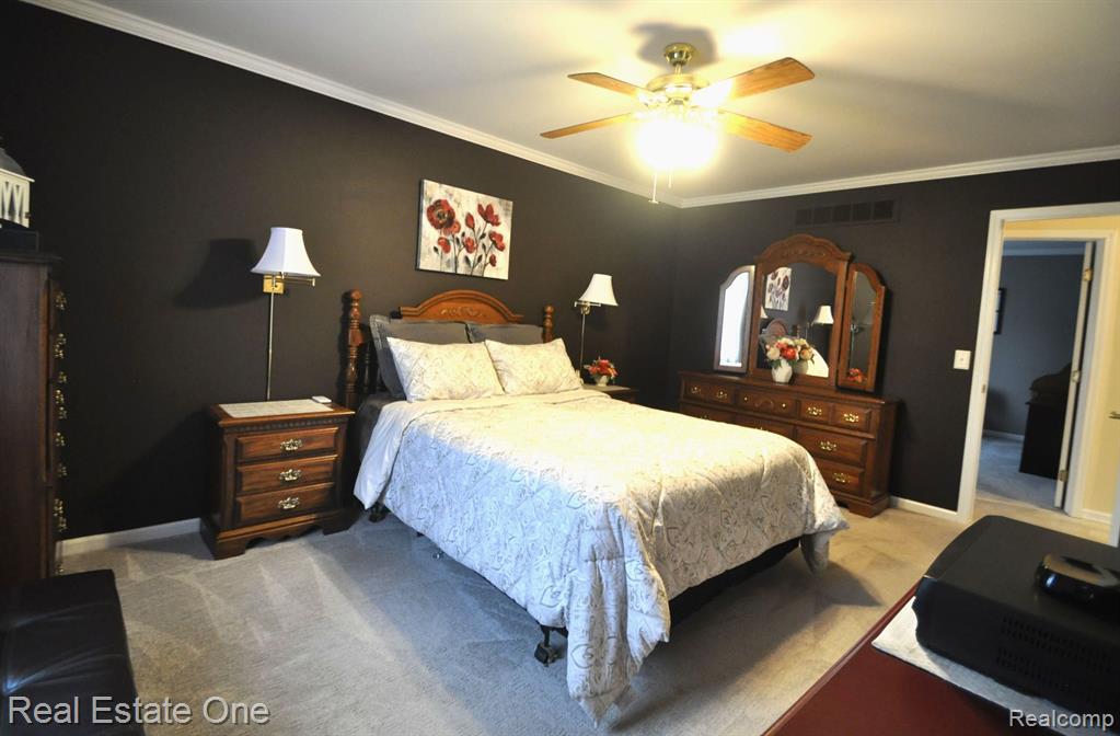 46654 SPRINGHILL Drive, Utica, MI 48317 — Photo 15