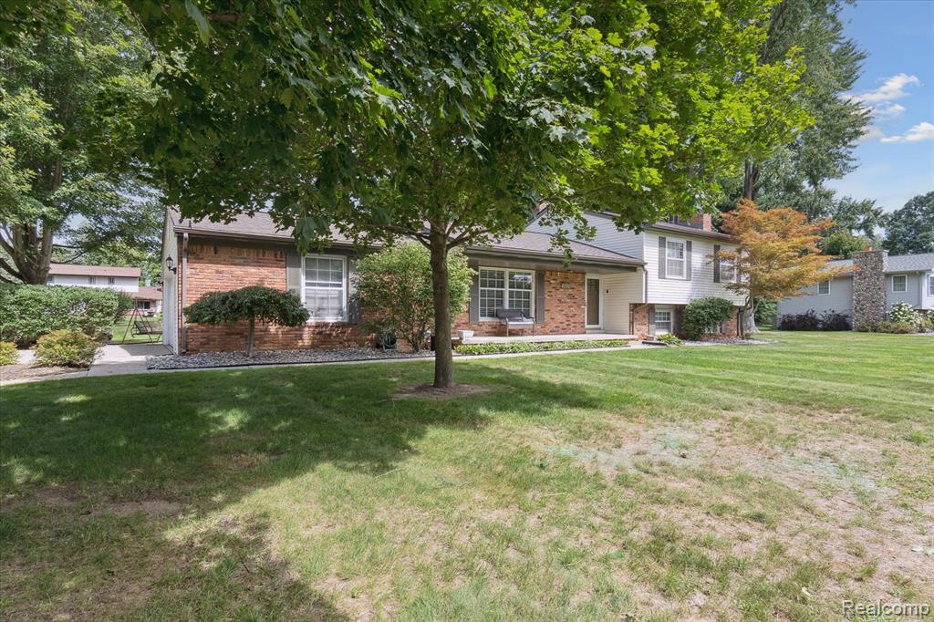 6233 Golfview Drive, Burton, MI 48509 — Photo 2