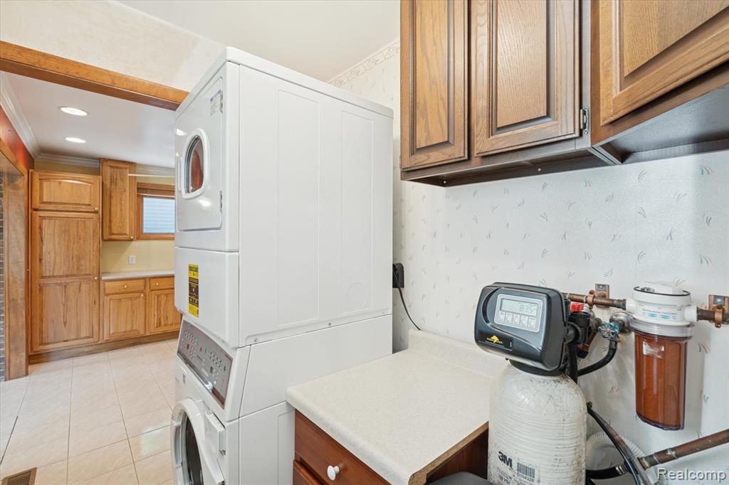 1560 Odette, Hartland, MI 48353 — Photo 15