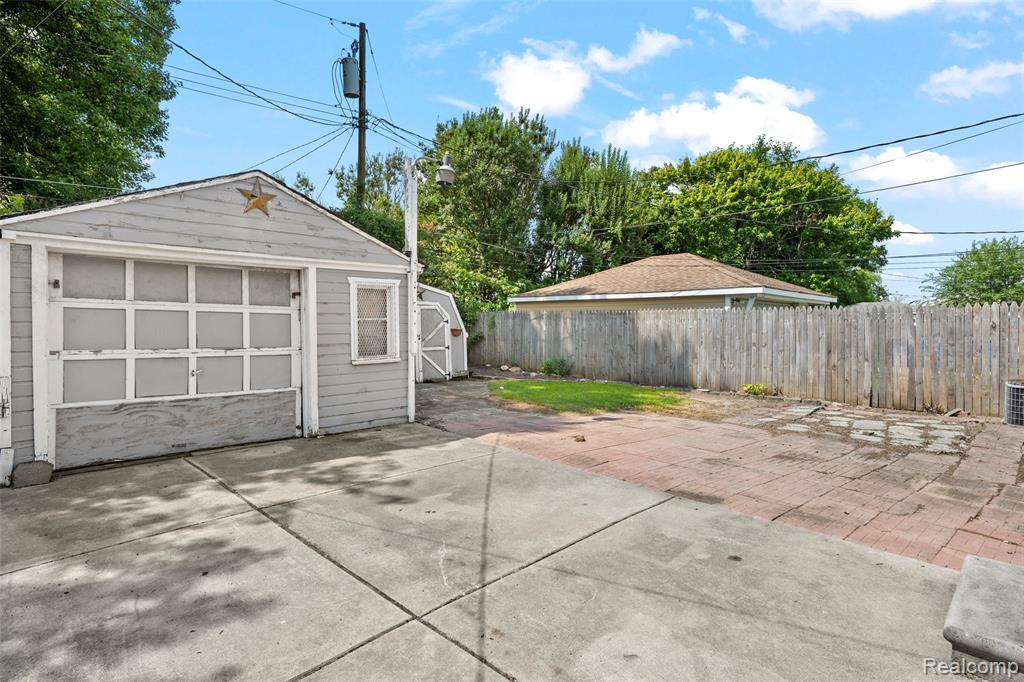 6826 Republic Avenue, Warren, MI 48091 — Photo 4