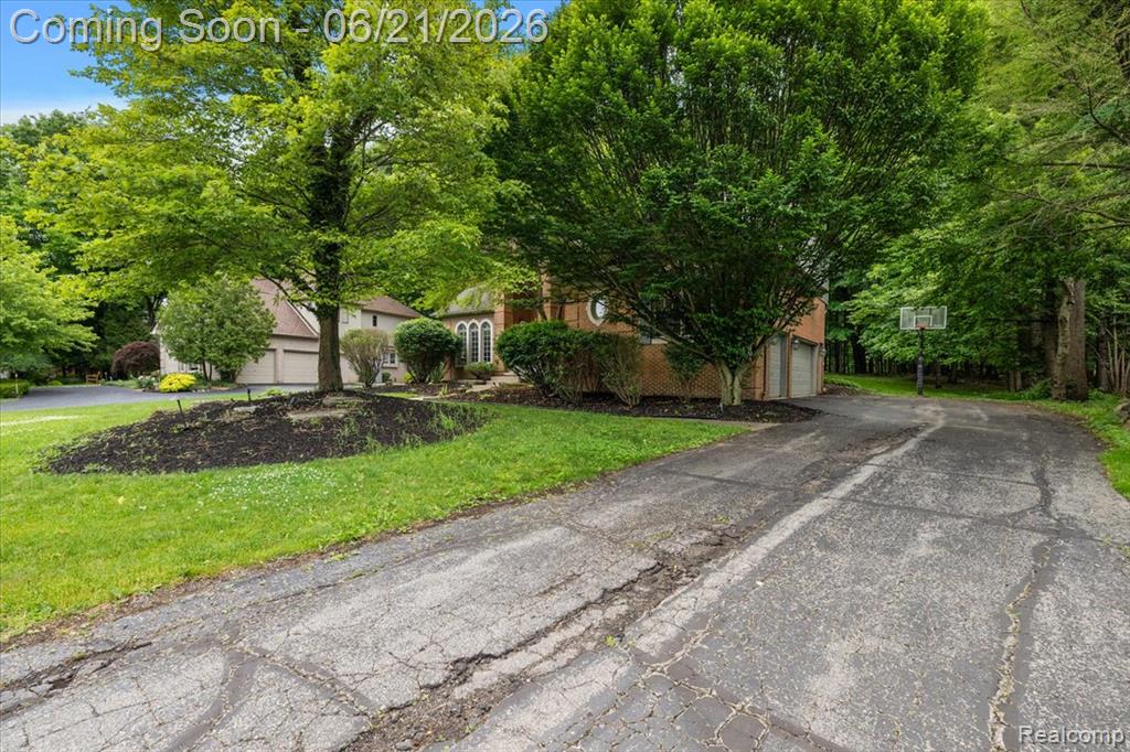 6403 W Oaks Drive, West Bloomfield, MI 48324 — Photo 4