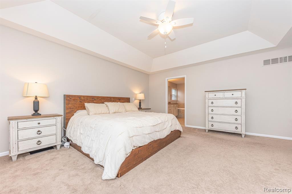 806 LAKE WOODS Drive, Canton, MI 48188 — Photo 35