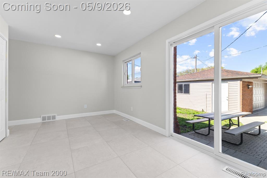6557 Huntleigh Street, Garden City, MI — Photo 14