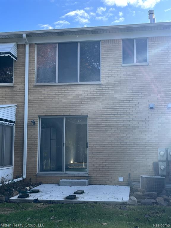 50352 HELFER Boulevard, Wixom, MI 48393 — Photo 10