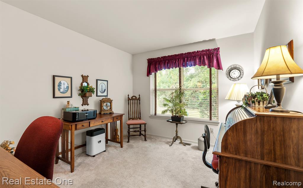 907 CALPERNIA, 29, Wixom, MI 48393 — Photo 13