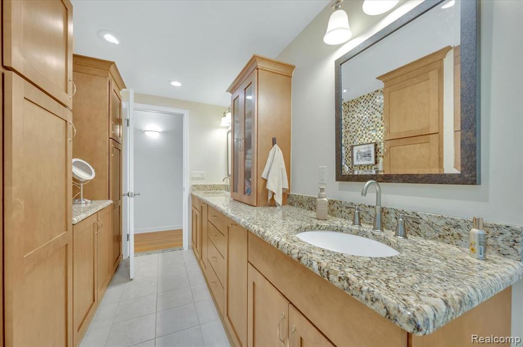 6875 Hubbard Road, Clarkston, MI 48348 — Photo 31