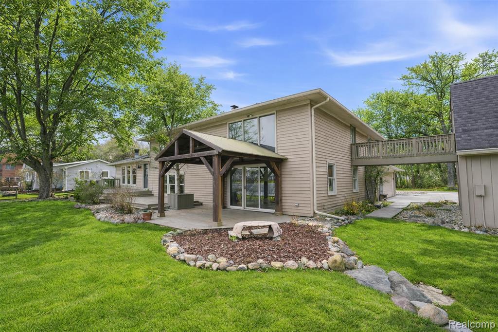5370 Edgelake Drive, Pinckney, MI 48169 — Photo 31
