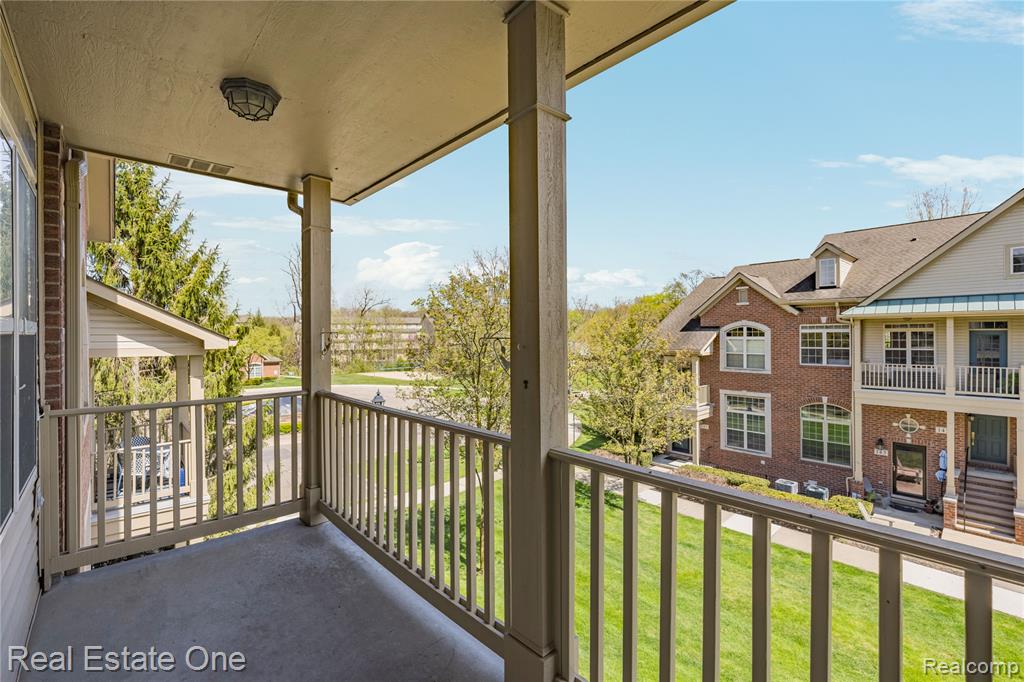 160 Sandy Lane, Walled Lake, MI 48390 — Photo 7