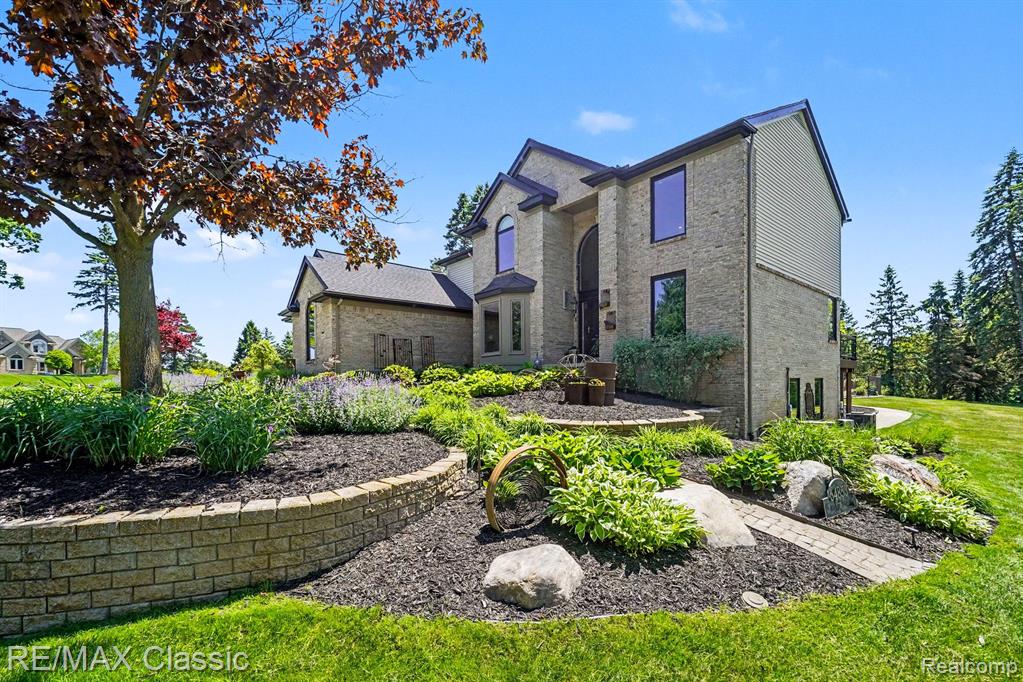 54853 Walnut Drive, New Hudson, MI 48165 — Photo 2
