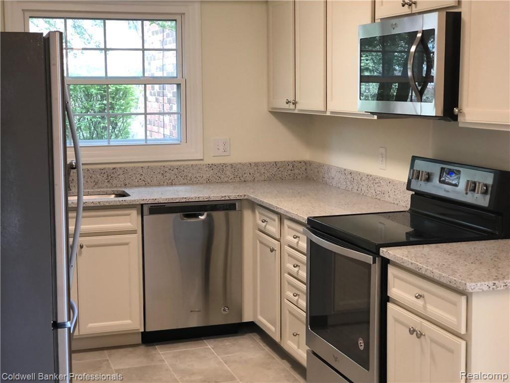 6264 Pepper Hill Street, West Bloomfield, MI — Photo 10