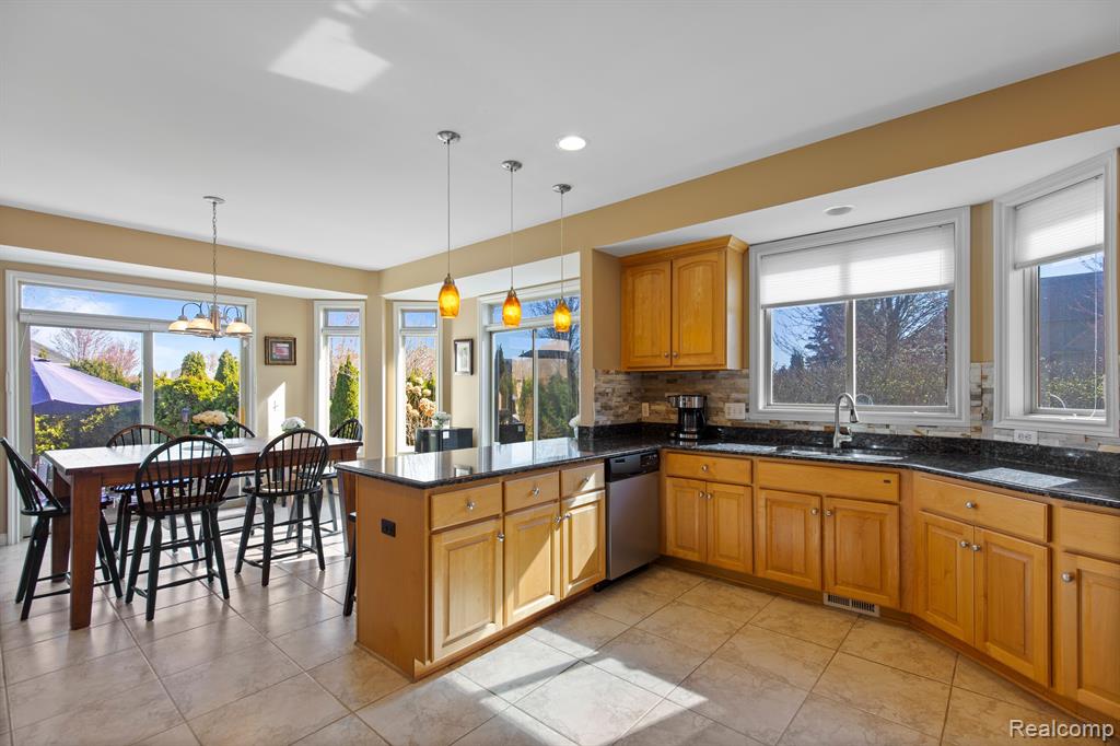 7689 BIRCH Lane, Shelby Twp, MI 48316 — Photo 11