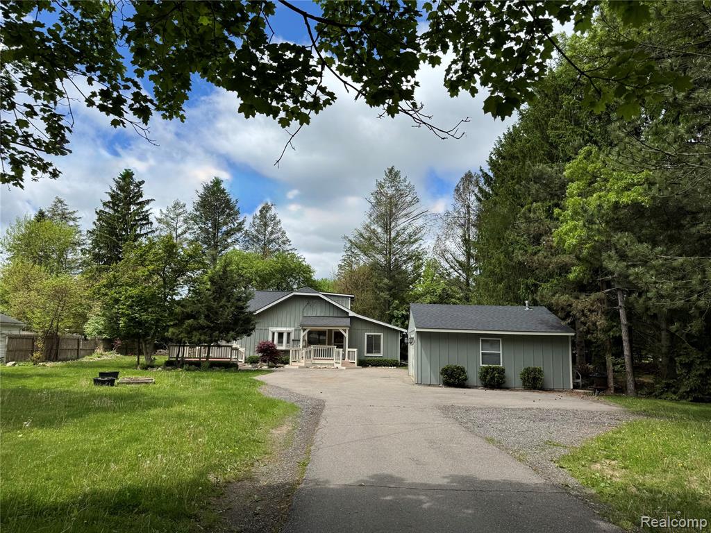 4448 Pleasant Valley Road, Brighton, MI 48114 — front exterior