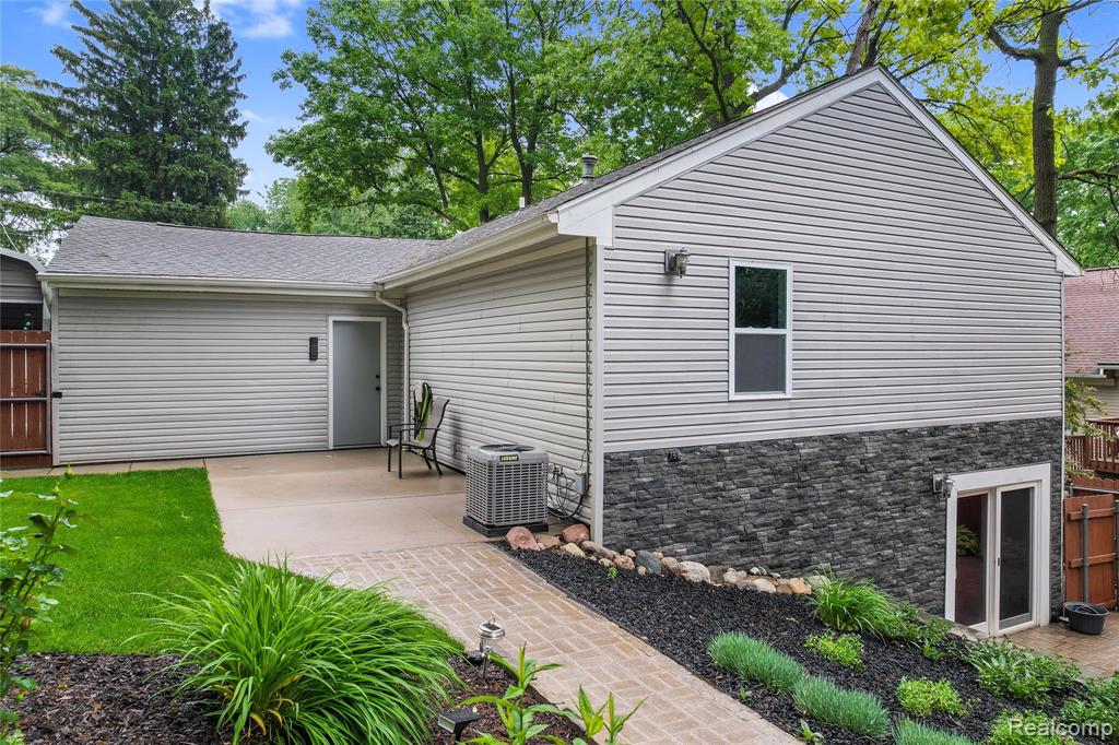 901 Ridge Road, Lake Orion, MI 48362 — Photo 19