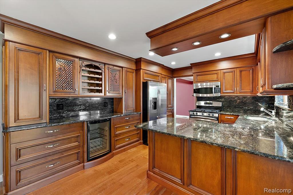4147 Greensboro Drive, Troy, MI 48085 — Photo 19
