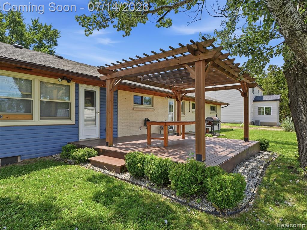 39582 Burton Drive, Novi, MI — Photo 30