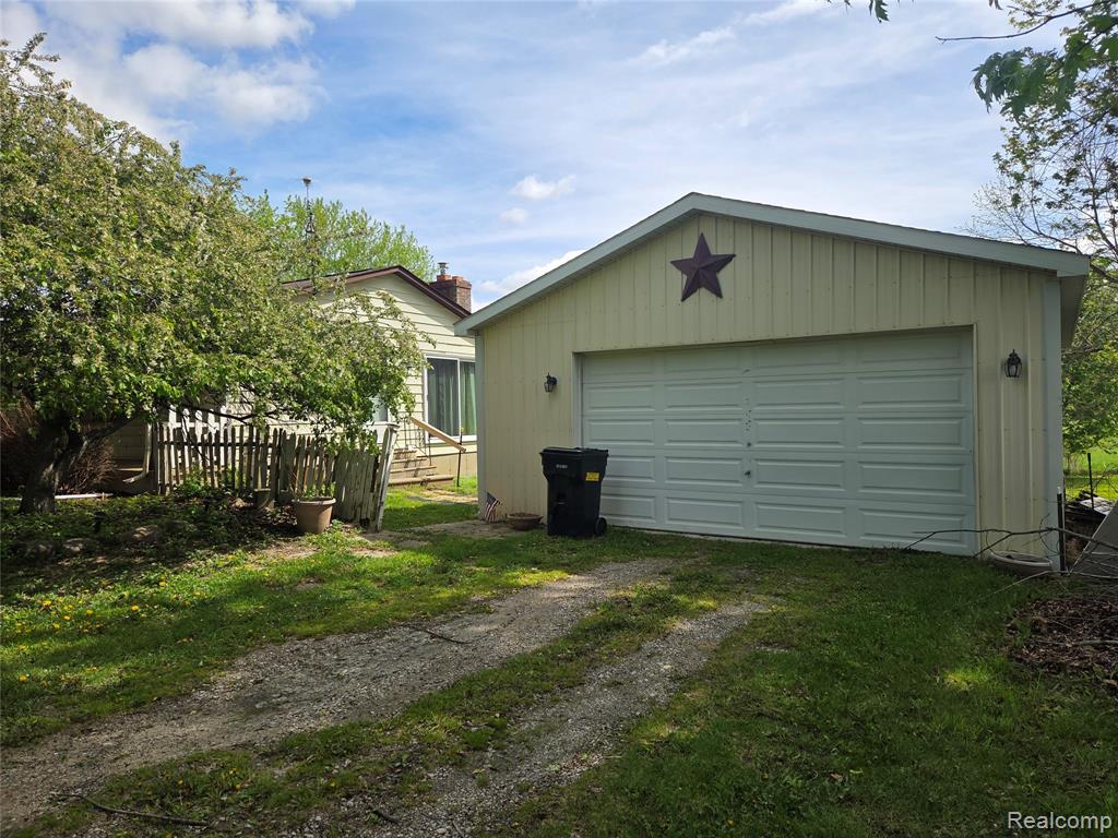 6300 Runyan Lake Road, Fenton, MI 48430 — Photo 2