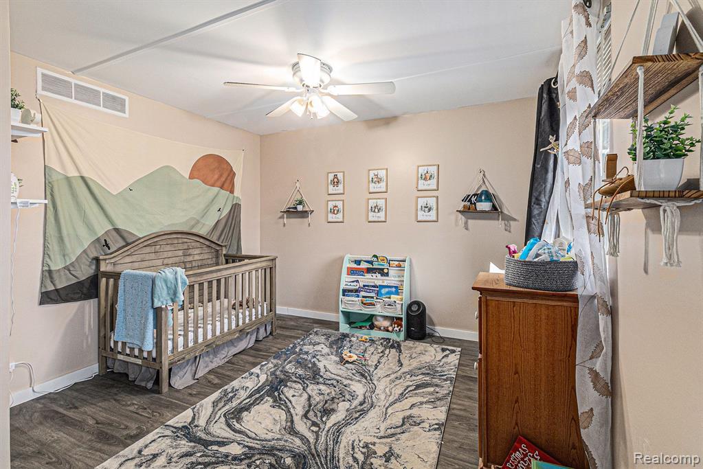 7310 BLUEWATER Drive, 117, Clarkston, MI 48348 — Photo 11
