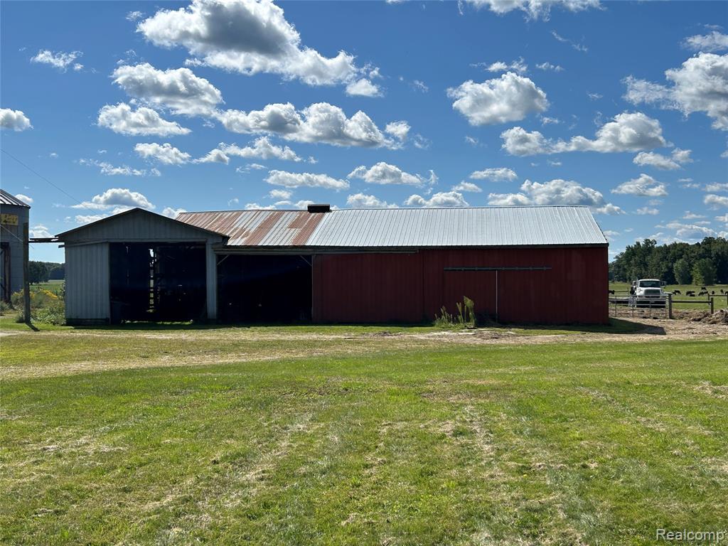 16465 Almont, Allenton, MI 48002 — Photo 12
