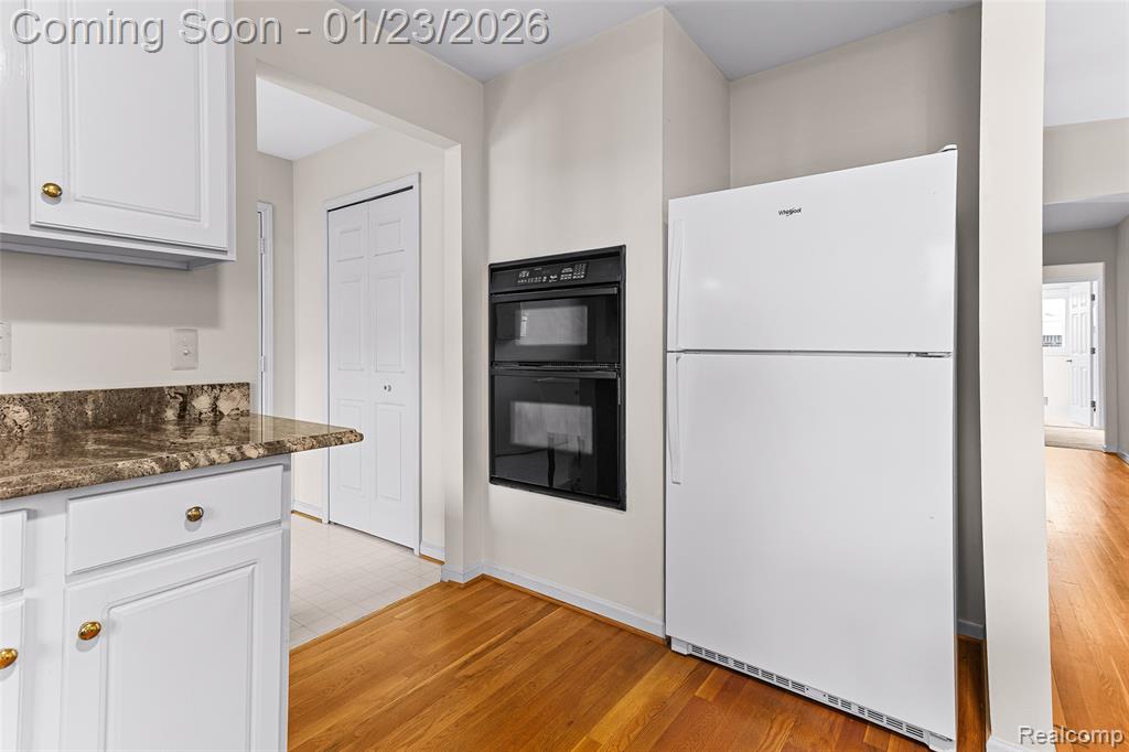 6425 Southpointe Drive, Troy, MI 48085 — Photo 16