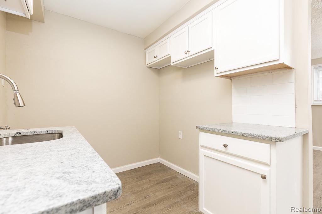 564 Marquette Drive, Detroit, MI 48214 — Photo 11