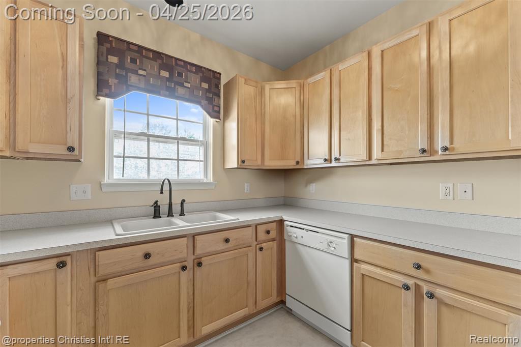 4200 Addington Drive, Commerce Twp, MI 48390 — Photo 11