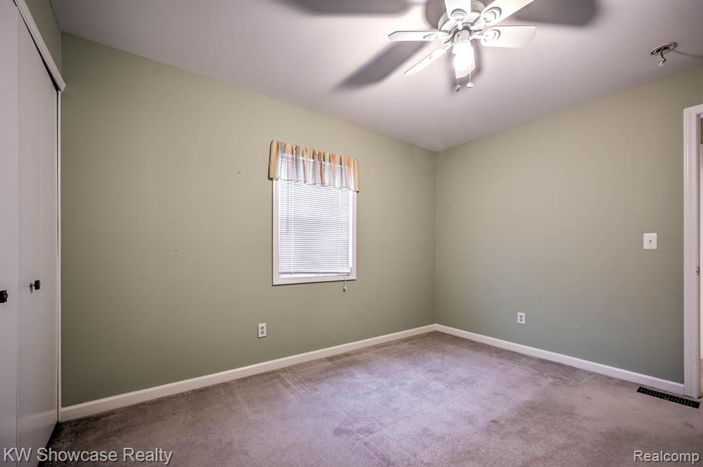 5806 KING JAMES, Waterford, MI 48327 — Photo 27