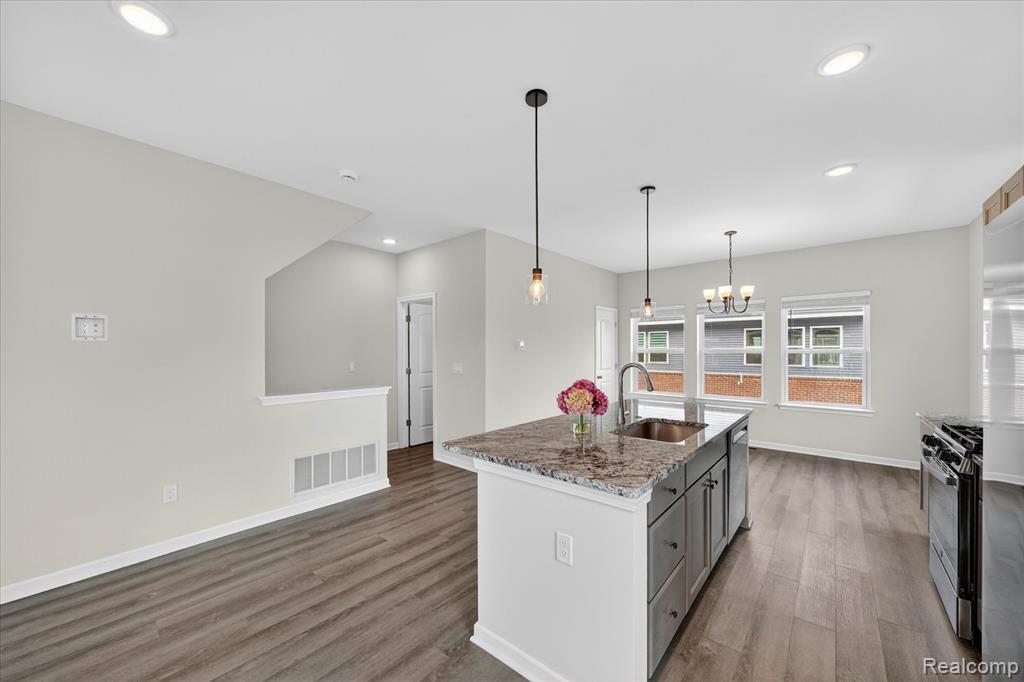 4876 E Ludlow Lane, Troy, MI 48085 — Photo 11