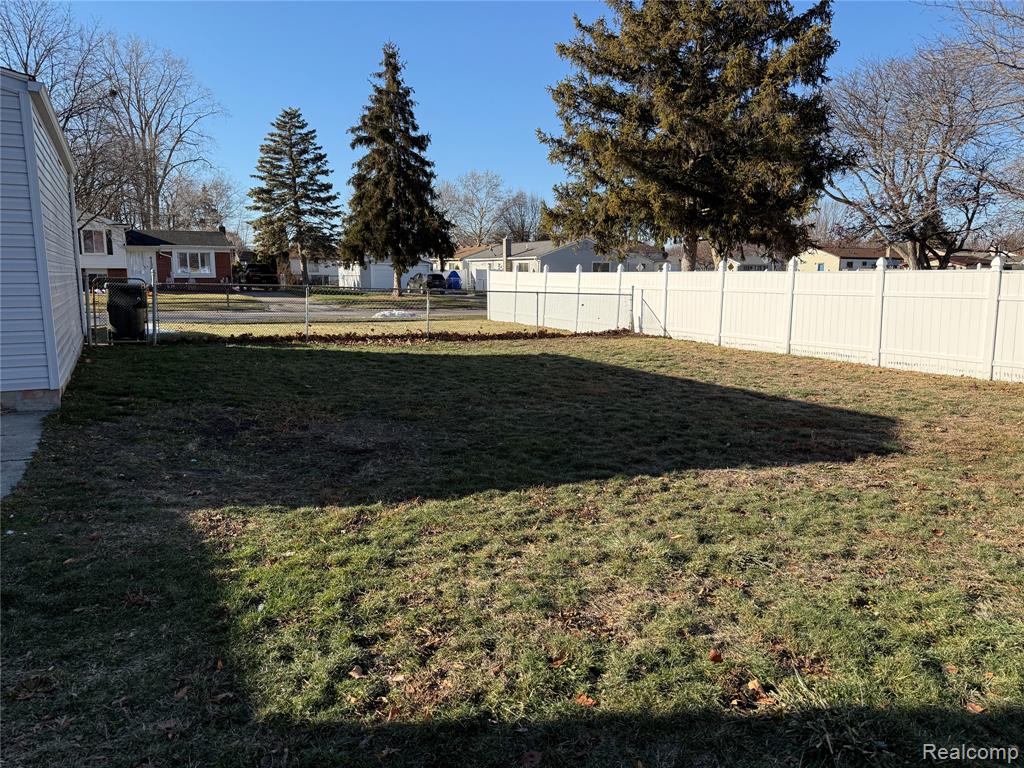 41229 N Central Drive, Sterling Heights, MI 48313 — Photo 31