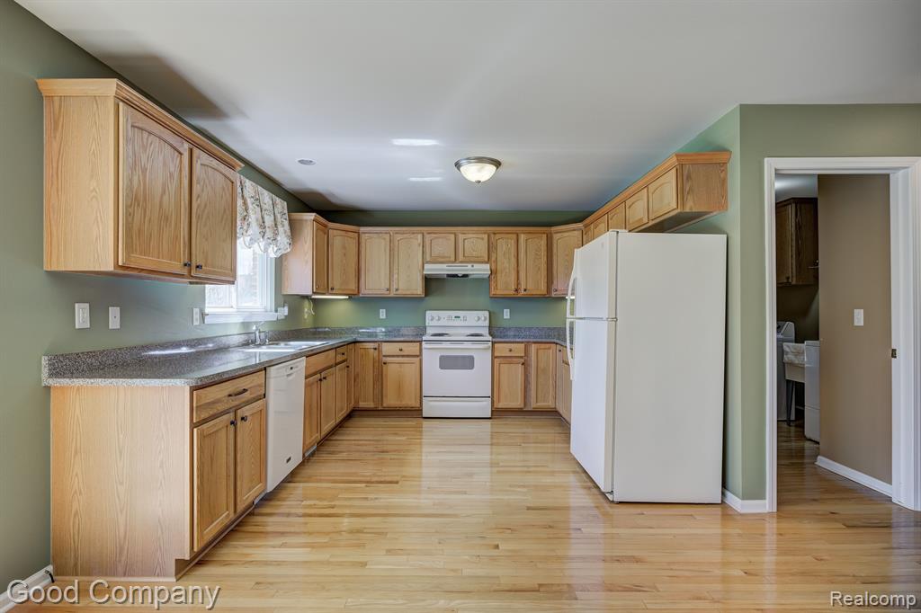 423 CEDAR Street, Wyandotte, MI 48192 — Photo 20