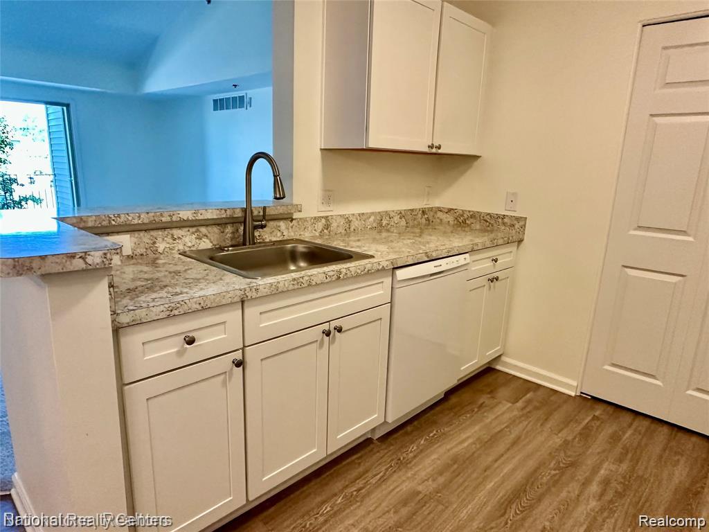 14301 Pinehurst Lane, Grand Blanc, MI 48439 — Photo 9