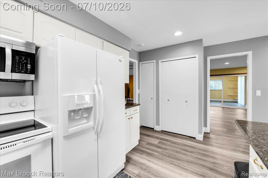 5229 Simpson Lake Road, West Bloomfield, MI 48323 — Photo 20