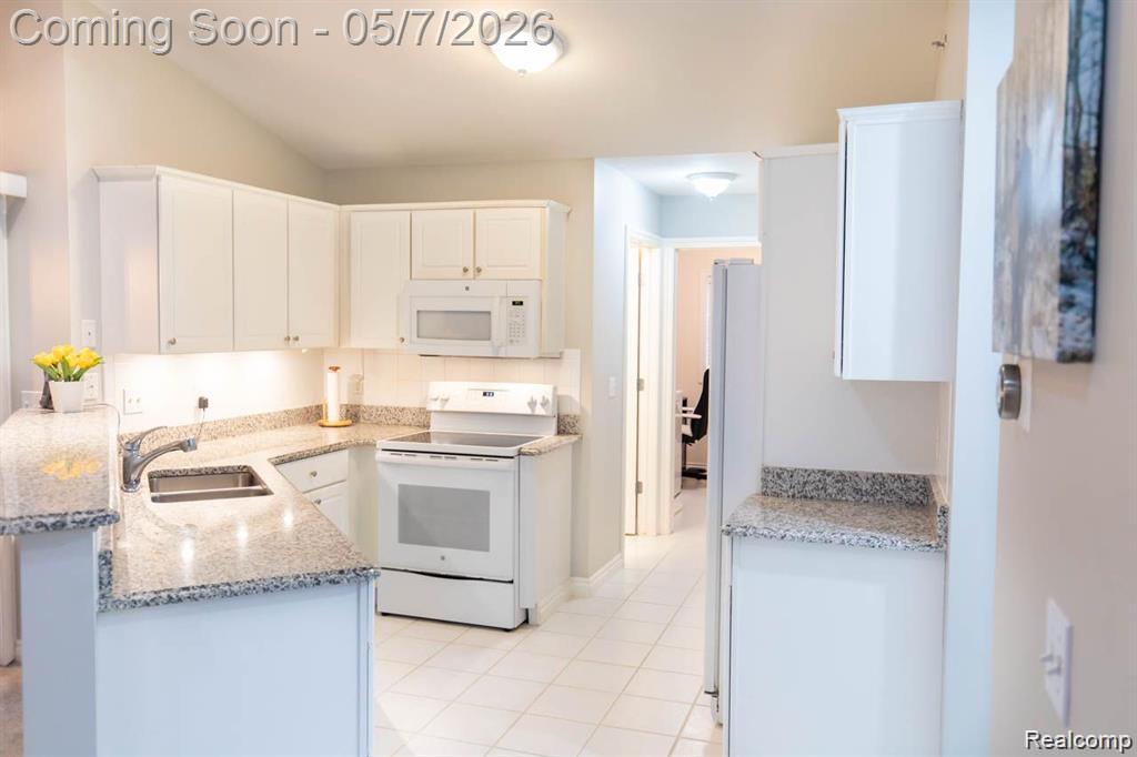 1560 W Lakeview Lane, Canton, MI 48187 — Photo 7