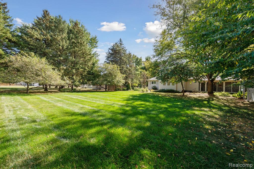 915 E River Road, Flushing, MI 48433 — Photo 48