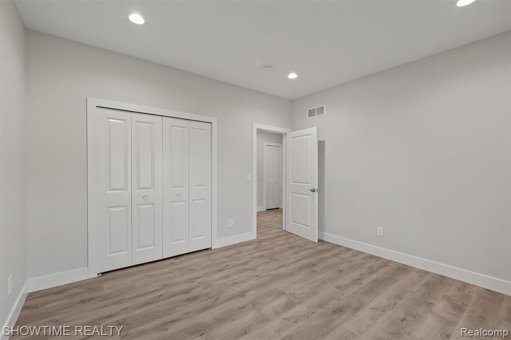 5636 Paris, Sterling Heights, MI 48310 — Photo 23