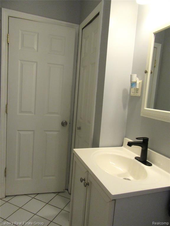 933 E Dallas Avenue, Madison Heights, MI 48071 — Photo 11