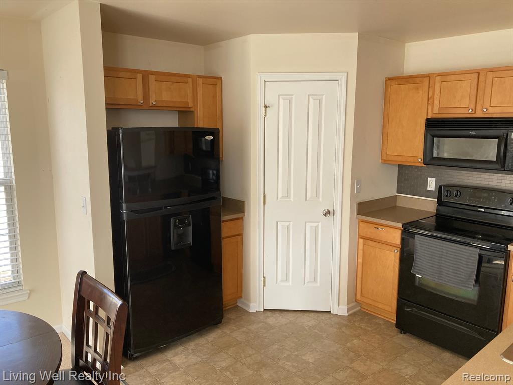 733 ABBINGTON, Howell, MI 48843 — Photo 8