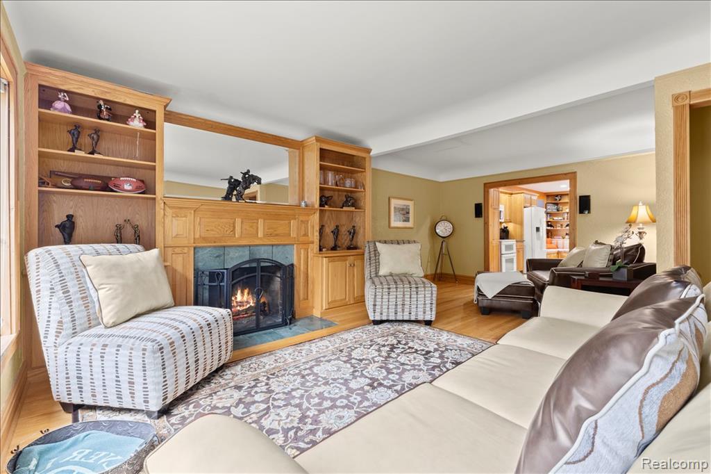 1775 Woodland Avenue, Sylvan Lake, MI 48320 — Photo 4