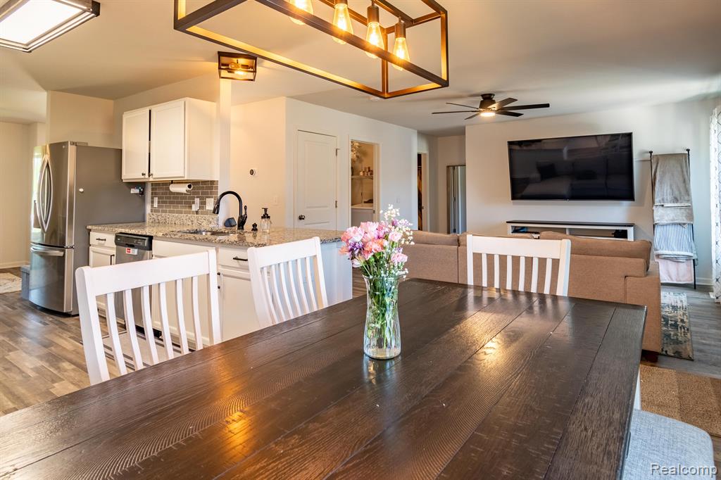 1642 GREENWAY Drive, Ypsilanti, MI 48198 — Photo 15
