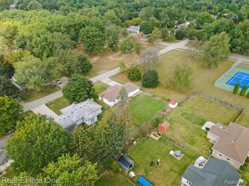 2436 Woodlawn Street, Wolverine Lake, MI 48390 — Photo 49