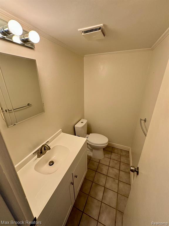 1407 LAUREL VALLEY Drive, Waterford, MI 48327 — Photo 9