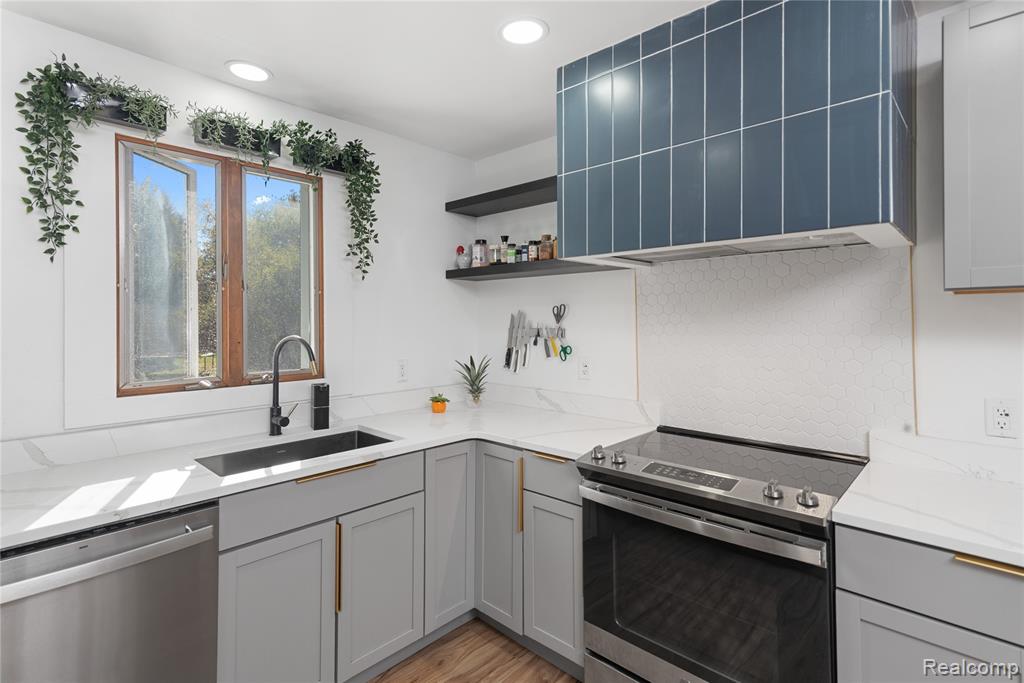 6810 N Territorial Road, Plymouth, MI, 48170