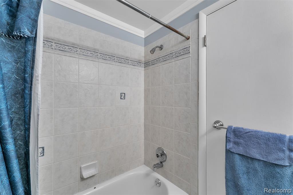 5772 Perrytown Drive, West Bloomfield, MI — Photo 34