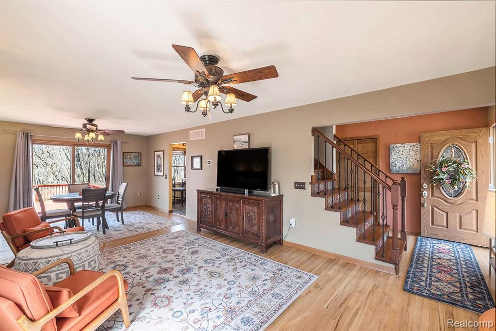 6475 HARTLAND Road, Fenton, MI 48430 — Photo 7