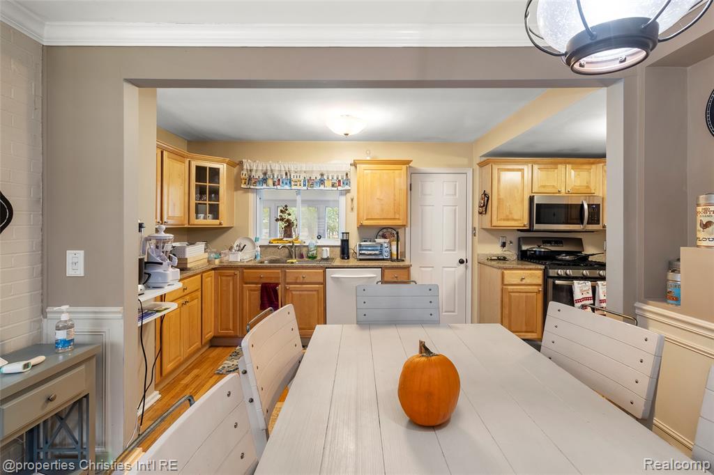 16219 Elizabeth Street, Beverly Hills, MI 48025 — Photo 5