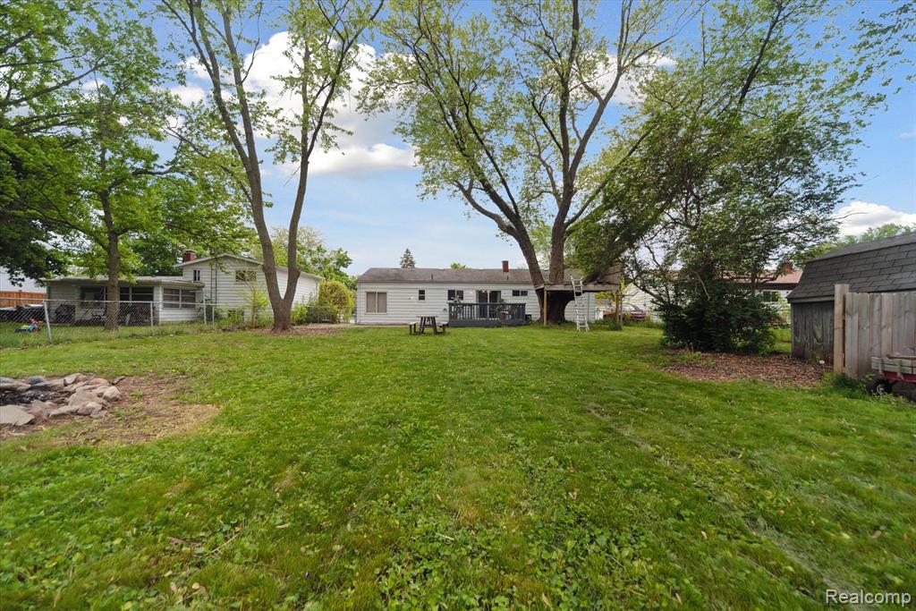 9040 Chesterfield Drive, Swartz Creek, MI 48473 — Photo 33