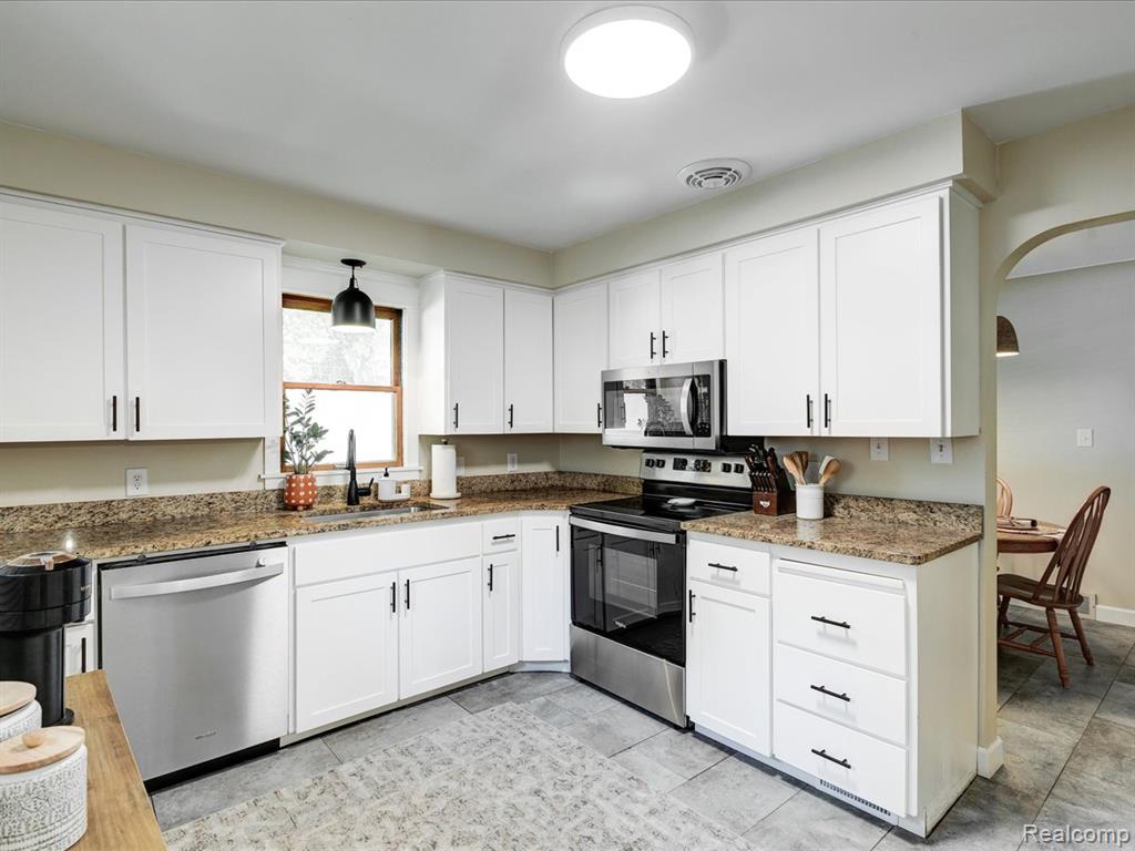825 Sanborn Street, Port Huron, MI 48060 — Photo 18