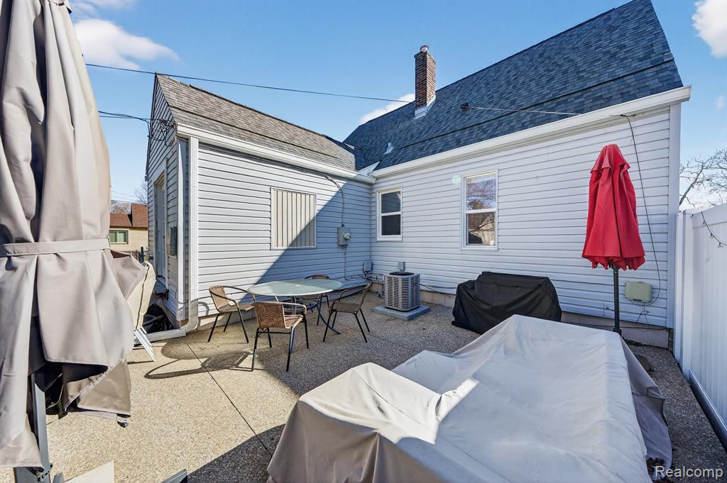 438 W Brockton Avenue, Madison Heights, MI 48071 — Photo 41