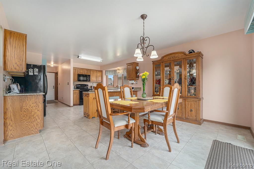 54448 Verona Park Drive, Macomb, MI 48042 — Photo 14