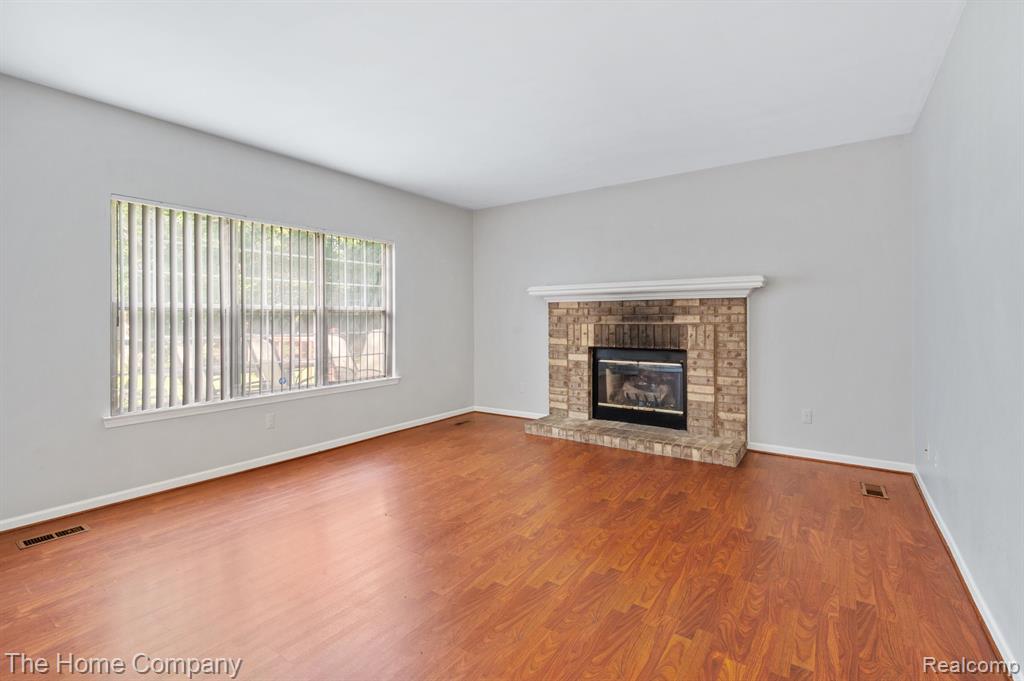 6868 Essex Court, Waterford, MI 48327 — Photo 13